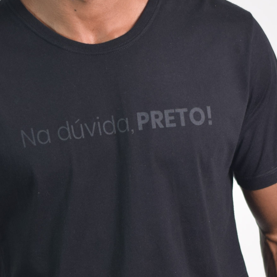 Camiseta Slogan - Na dúvida, PRETO! (BLACK EDITION)