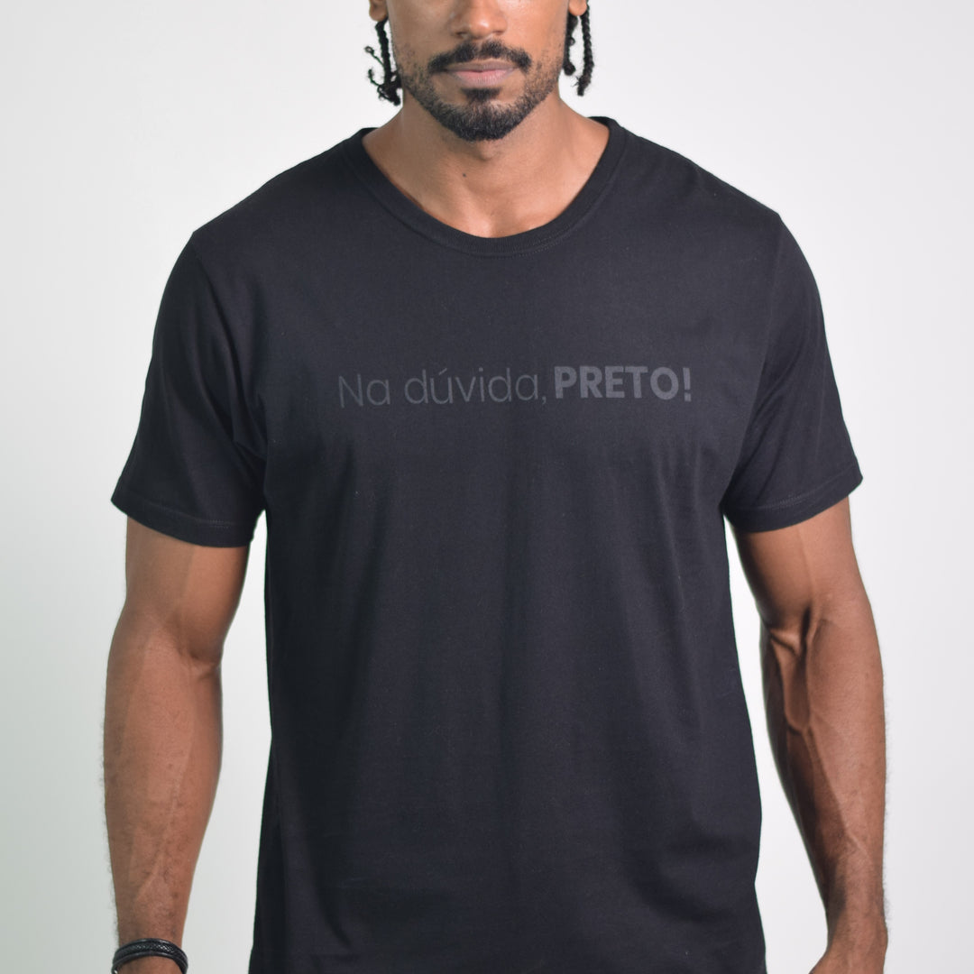Camiseta Slogan - Na dúvida, PRETO! (BLACK EDITION)