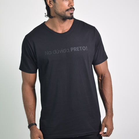 Camiseta Slogan - Na dúvida, PRETO! (BLACK EDITION)